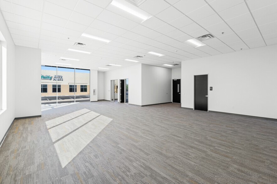 More Photos Of 2908 W Deer Valley Rd, Phoenix Warehouse For Sale