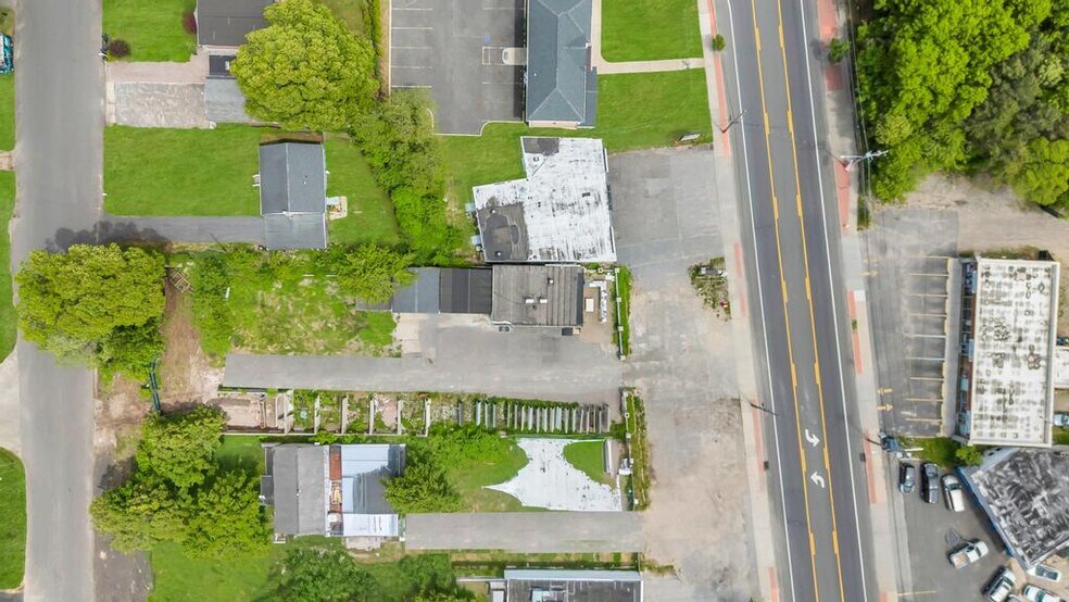 More Photos Of 1189 Montauk Hwy, Mastic Warehouse For Sale