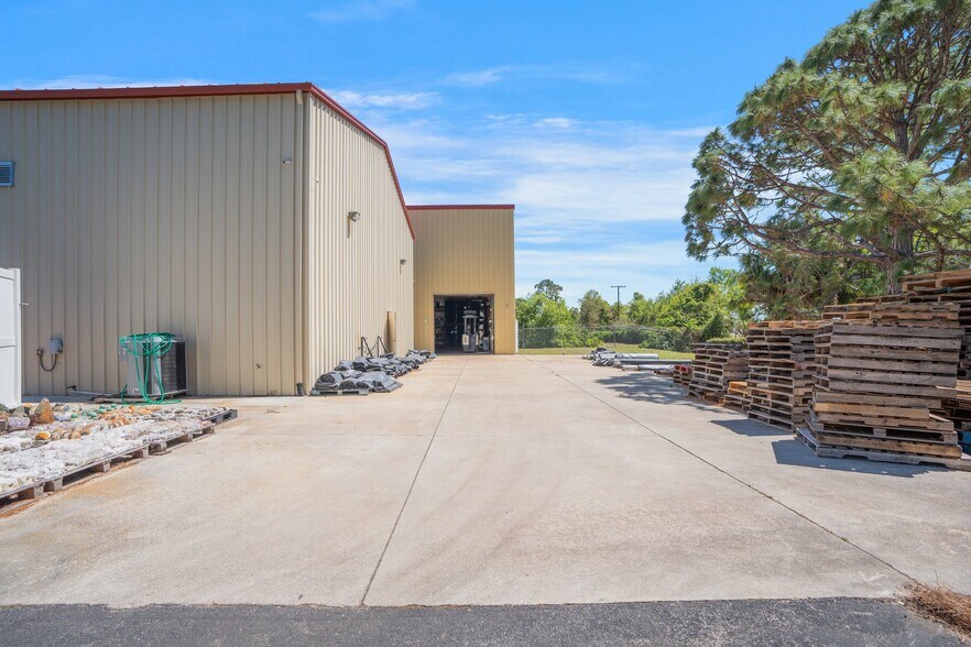 More Photos Of 1500 Desoto Rd, Sarasota Warehouse For Sale