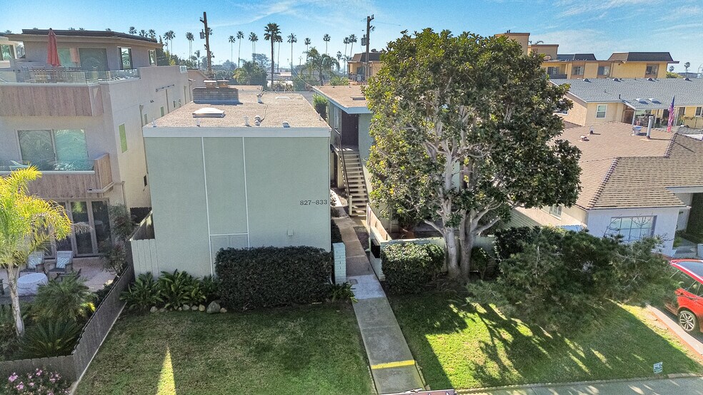 Primary Photo Of 827 Opal St, San Diego Multifamily For Sale