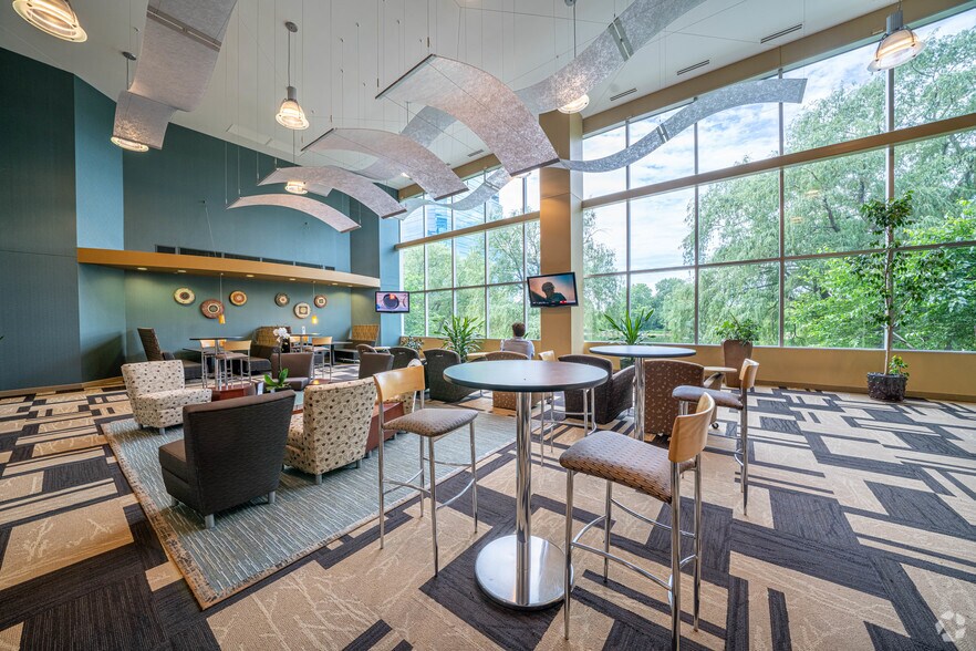 More Photos Of 605 US-169, Plymouth Medical For Lease