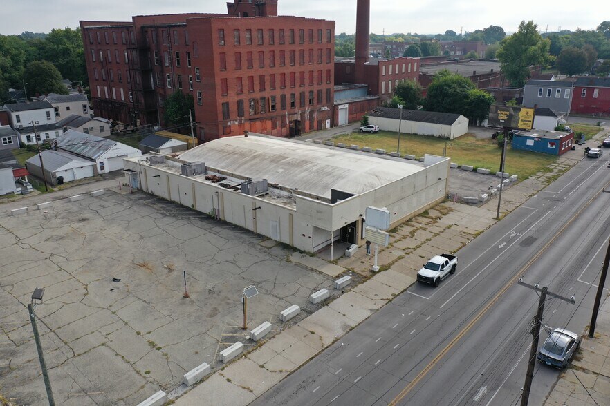 More Photos Of 2421 W Market St, Louisville Freestanding For Sale