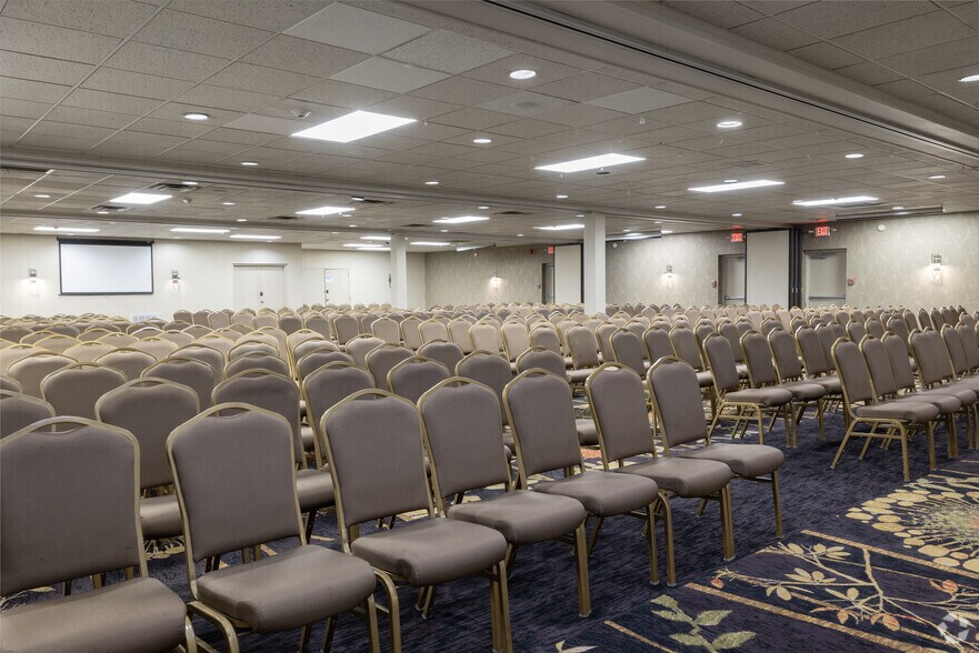 More Photos Of 1399 Bench Rd, Pocatello Hotel For Sale