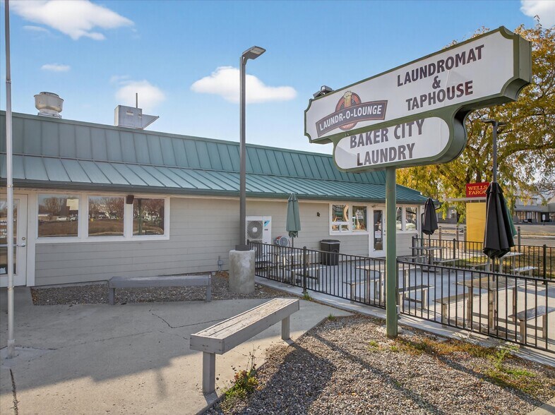 More Photos Of 975 Campbell St, Baker City General Retail For Sale