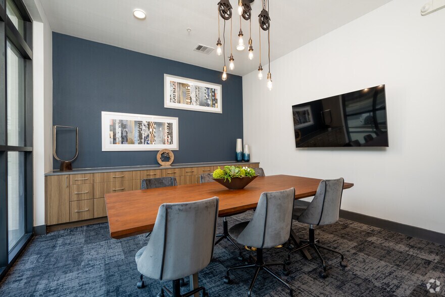 More Photos Of 2832 E Martin Luther King Jr Blvd, Austin Apartments For Lease
