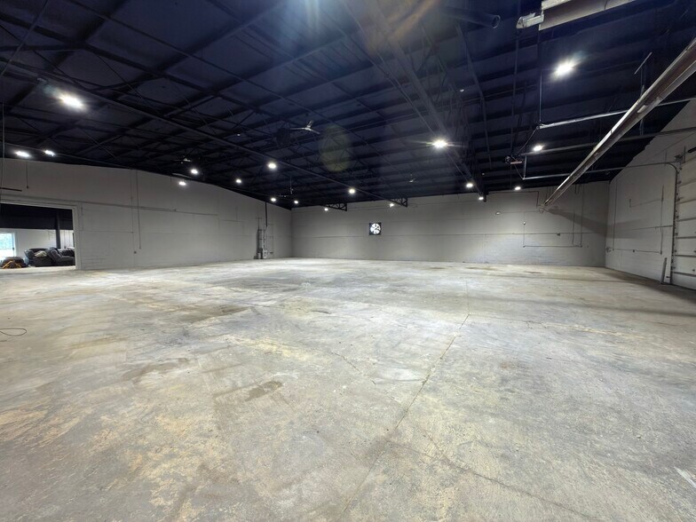 More Photos Of 19300-19400 Allen Rd, Melvindale Manufacturing For Lease