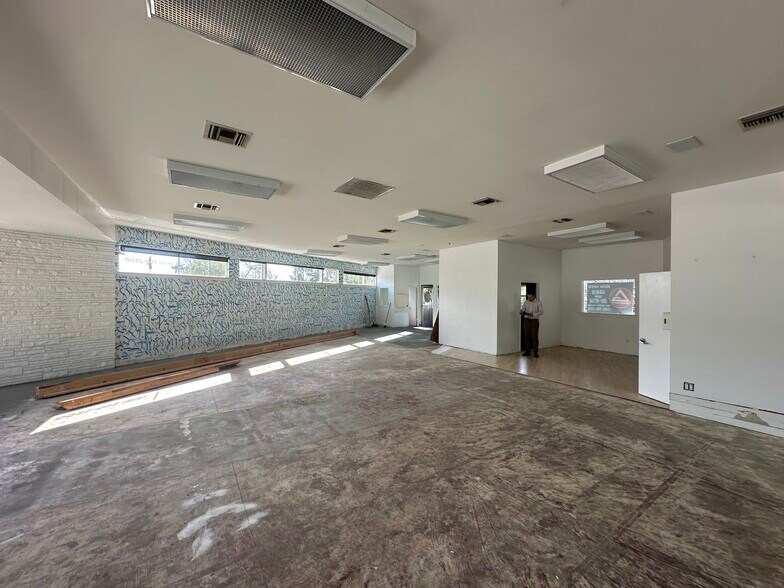 More Photos Of 814 Foothill Blvd, La Cañada Flintridge Storefront For Lease