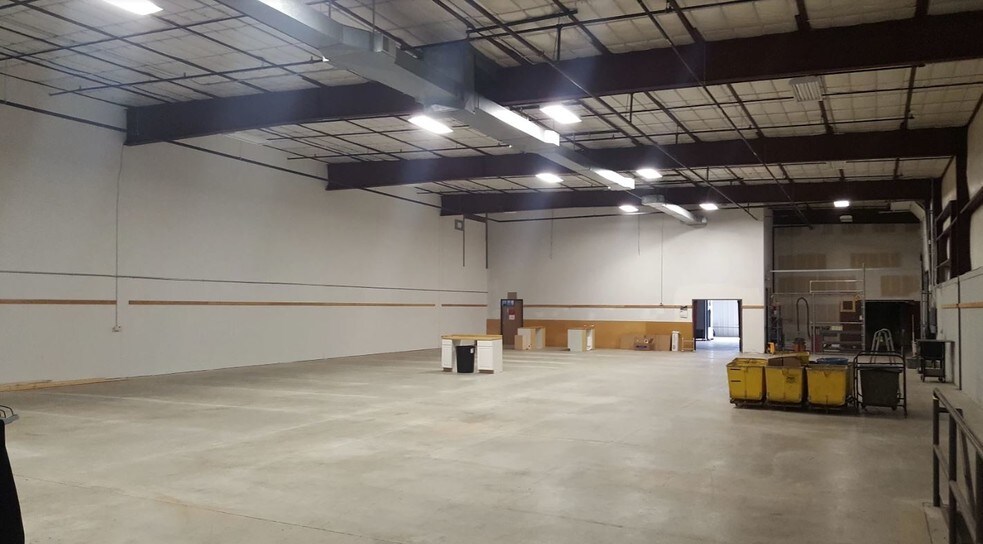 More Photos Of 8447-8475 Murphy Dr, Middleton Light Distribution For Lease