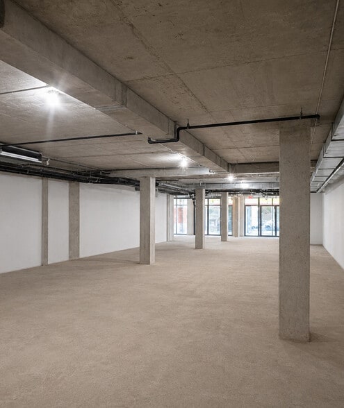 More Photos Of 350 W 44th St, New York Apartments For Lease