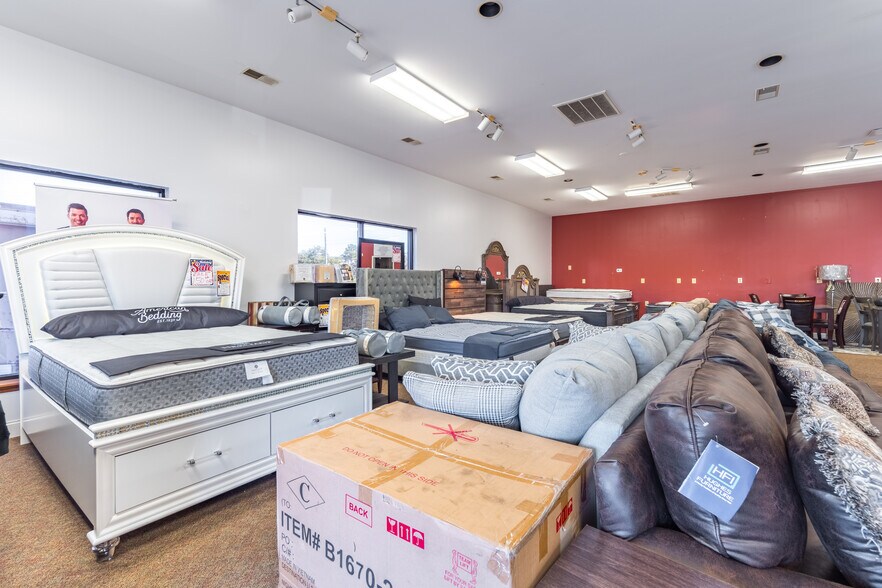 More Photos Of 451 Columbia Ave, Lexington Freestanding For Sale