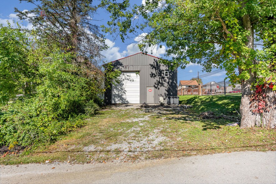 More Photos Of 216 Maryland Ave, Nutter Fort Warehouse For Sale