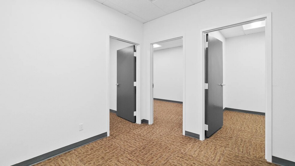More Photos Of 2503 Lake Rd, Huntsville Office For Lease