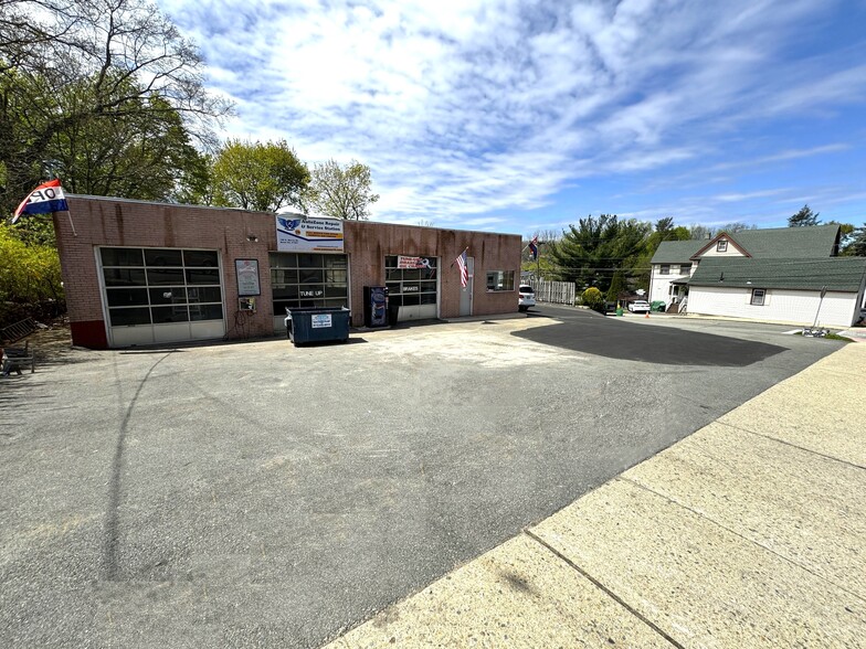 Primary Photo Of 185 S Morris St, Dover Auto Repair For Sale