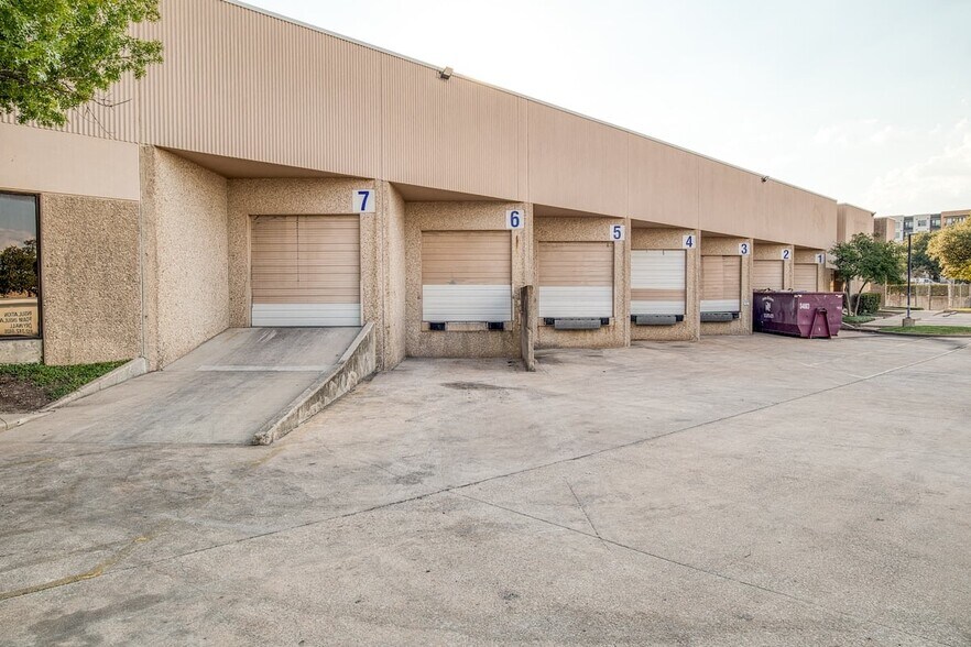 More Photos Of 2020 Rutland Dr, Austin Unknown For Lease