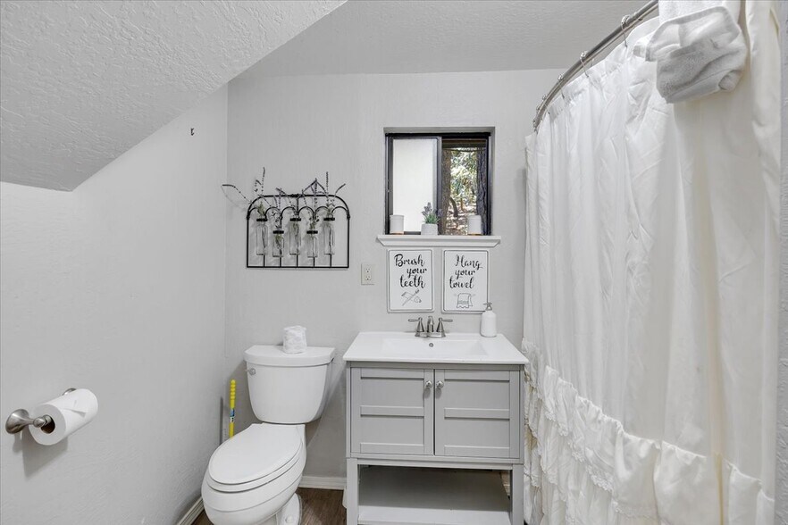 More Photos Of 22732 Middle Camp rd, Sonora Hotel For Sale