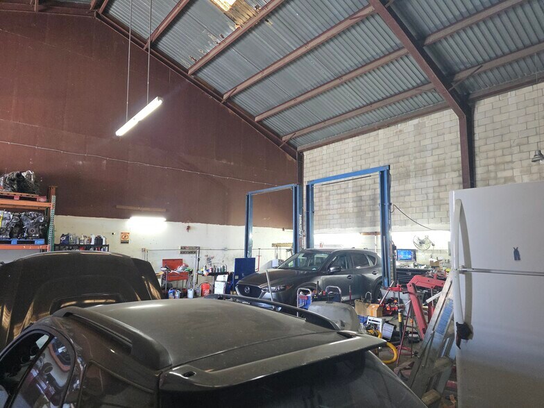 More Photos Of 2847 Awaawaloa St, Honolulu Industrial For Sale