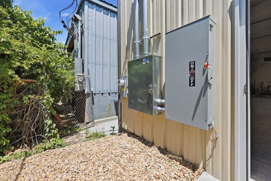 More Photos Of 5275 Adams St, Denver Warehouse For Sale
