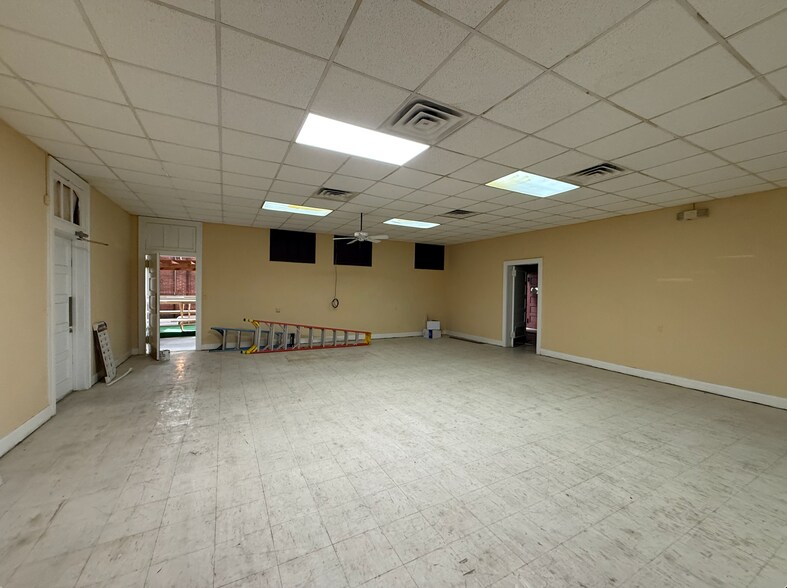 More Photos Of 6 W Henry St, Savannah Freestanding For Sale