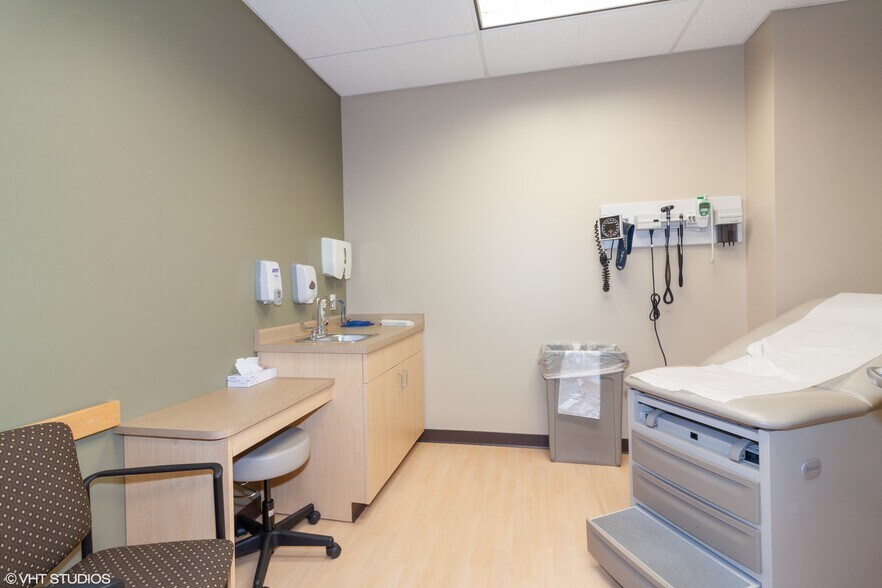 More Photos Of 329 Remington Blvd, Bolingbrook Medical For Lease