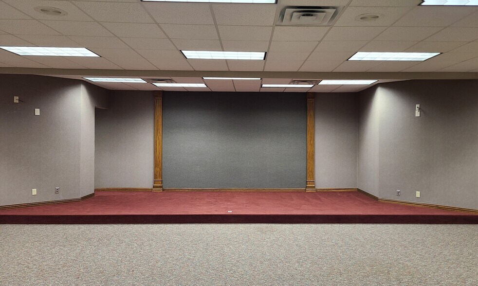 More Photos Of 626 W Main St, Fairfield Lodge Meeting Hall For Lease