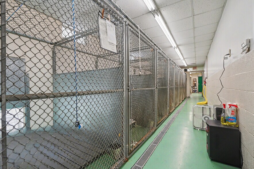 More Photos Of 4250 Herr Fieldhouse Rd, Southington Veterinarian Kennel For Sale