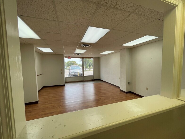 More Photos Of 11007 Warwick Blvd, Newport News Medical For Lease