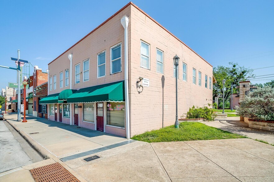 More Photos Of 1434 N Main St, Fort Worth Storefront Retail Office For Lease