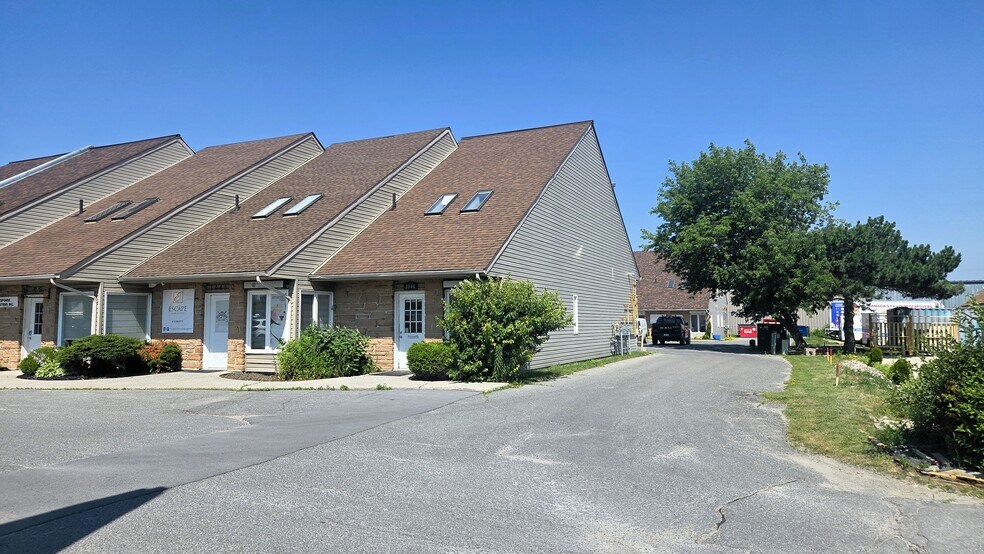 Primary Photo Of 1044-1058 Gardiners Rd, Kingston Office For Lease