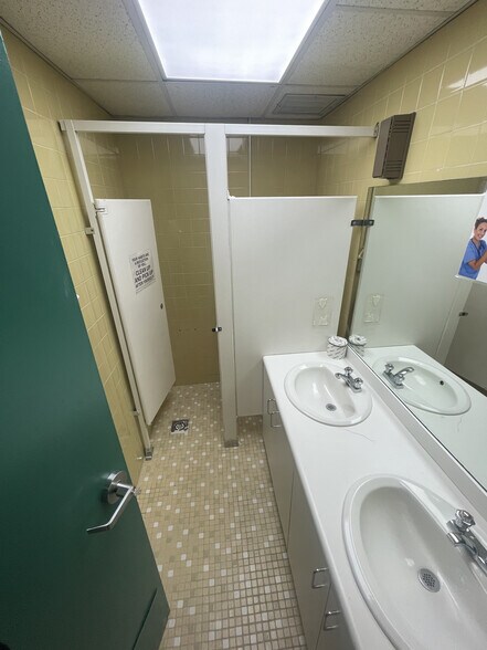 More Photos Of 1057-1071 E Tremont Ave, Bronx Freestanding For Lease