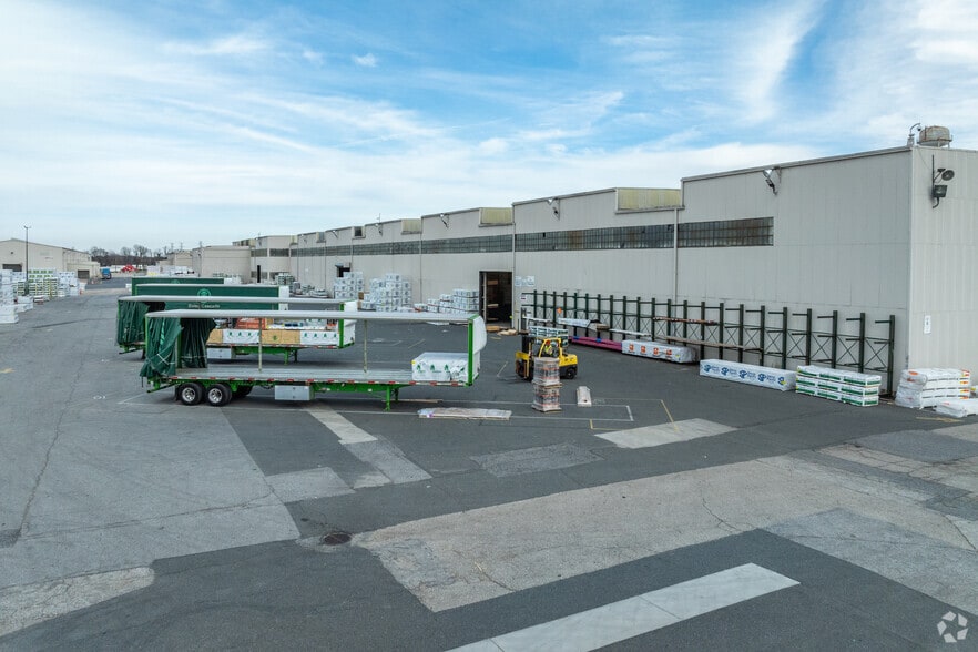More Photos Of 7700 Rolling Mill Rd, Baltimore Warehouse For Lease