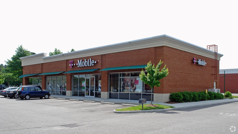 More Photos Of 660 Phoenix Dr, Virginia Beach General Retail For Lease
