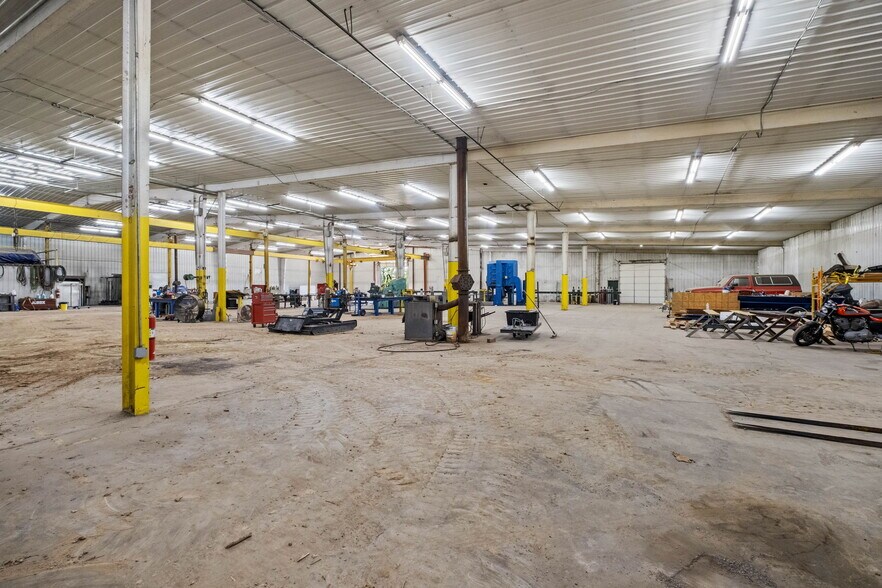 More Photos Of 23044 Honey Creek Rd, Sulphur Springs Distribution For Sale