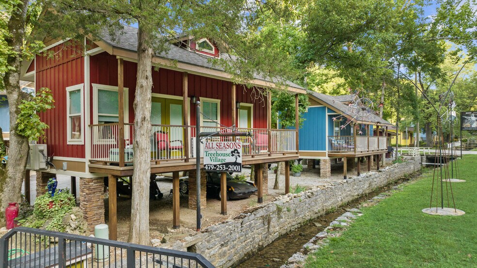 More Photos Of 275 N Main St, Eureka Springs Hotel For Sale