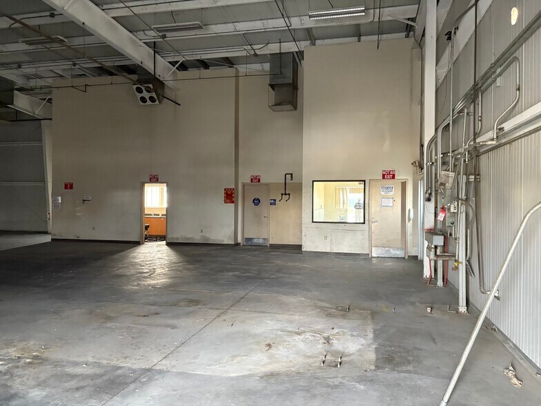 More Photos Of 34598 7th Standard Rd, Bakersfield Warehouse For Sale