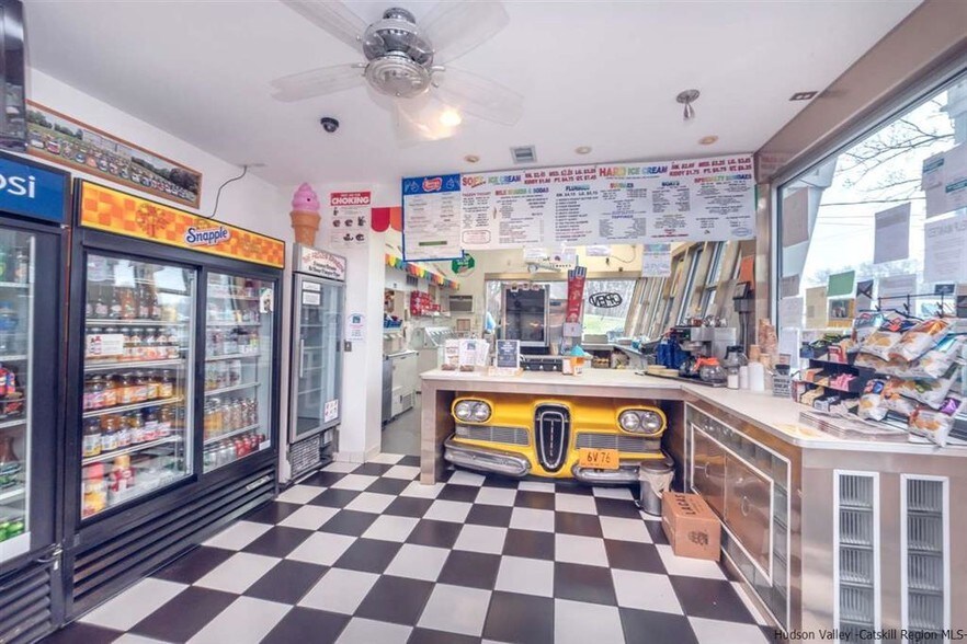 More Photos Of 90 Old Rt-9w, Port Ewen Restaurant For Sale