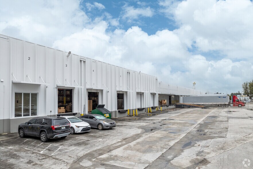 More Photos Of 3380 NW 114th St, Miami Warehouse For Lease