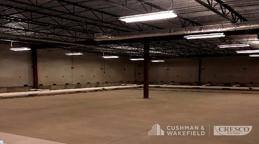 More Photos Of 7000 Souder Rd, New Albany Industrial For Lease