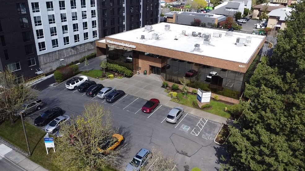 Primary Photo Of 4211 Alderwood Mall Blvd, Lynnwood Office For Lease