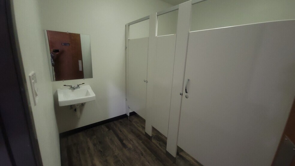 More Photos Of 1251 S Sherman St, Richardson Light Distribution For Lease