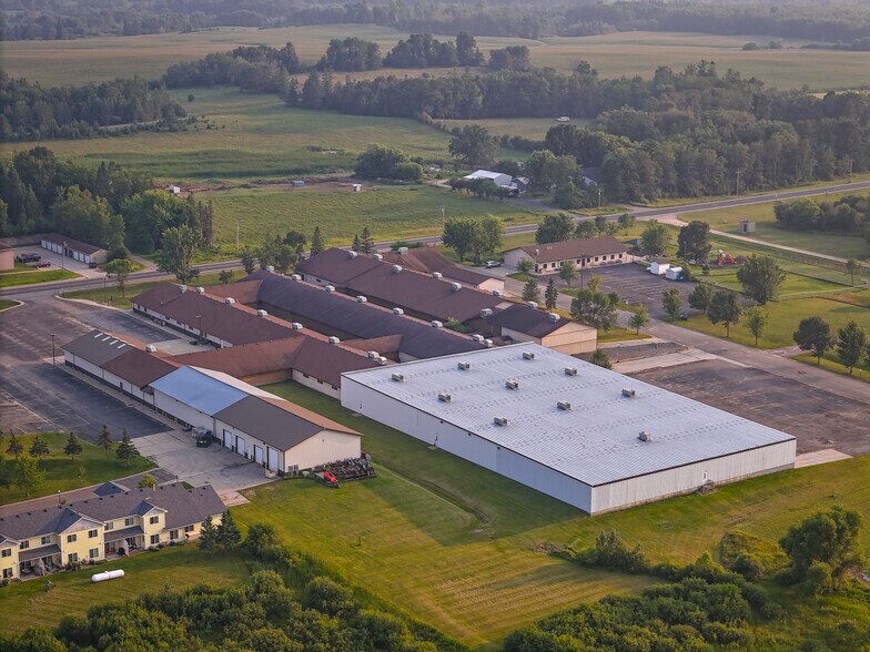 More Photos Of 272 Summit Ave W, Blackduck Manufacturing For Sale