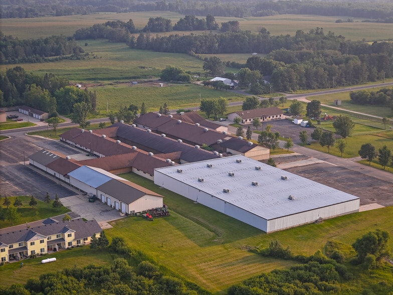 More Photos Of 348 Summit Ave W, Blackduck Manufacturing For Sale