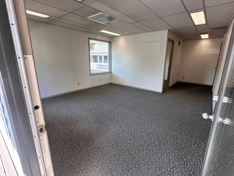 More Photos Of 3701 SE Milwaukie Ave, Portland Medical For Lease