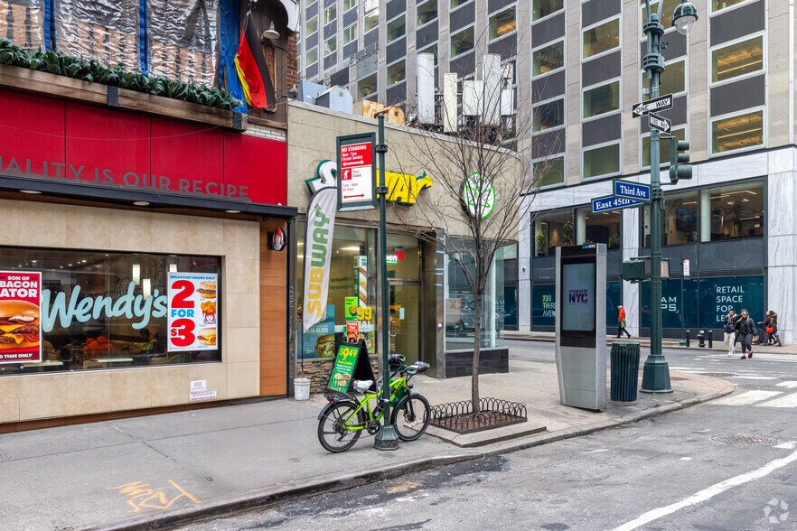 More Photos Of 716 Third Ave, New York Storefront For Lease