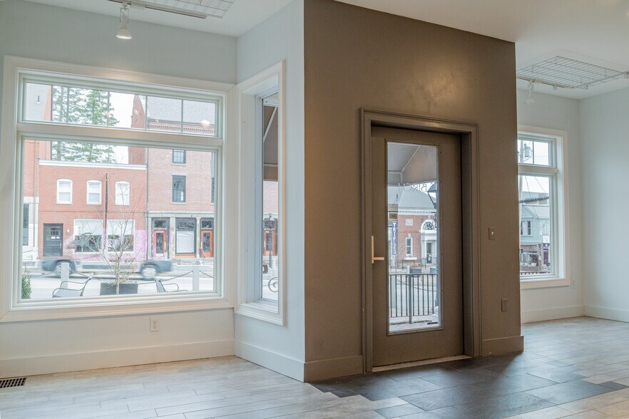 More Photos Of 72 Main St, Wiscasset Storefront Retail Residential For Sale