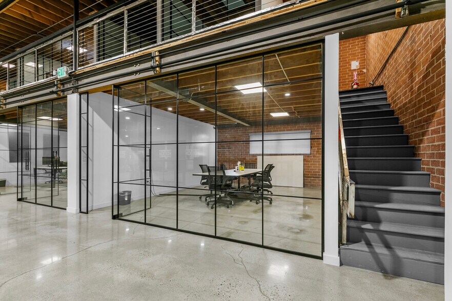 More Photos Of 1604 Venice Blvd, Los Angeles Showroom For Lease