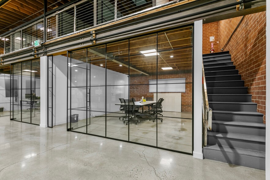 More Photos Of 1604 Venice Blvd, Los Angeles Showroom For Lease