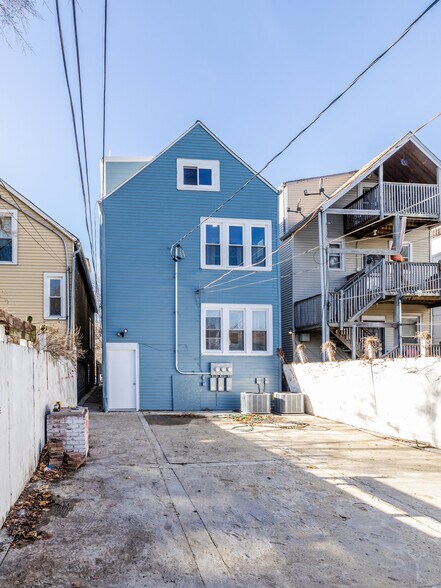 More Photos Of 6129 N Ravenswood Ave, Chicago Multifamily For Sale