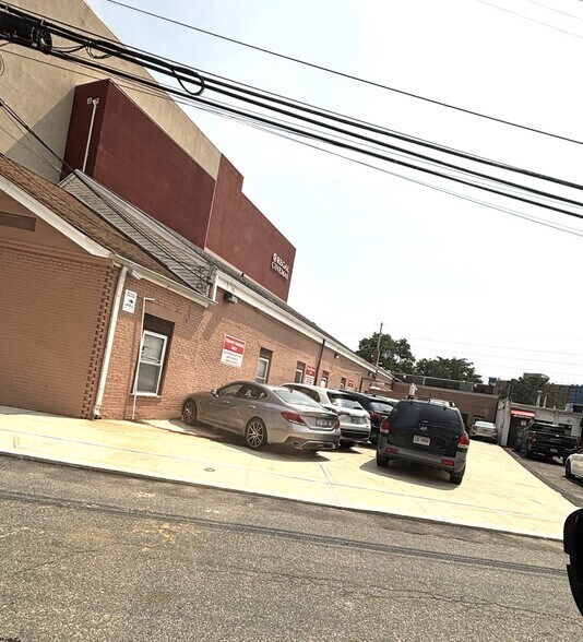 More Photos Of 337-343 Merrick Rd, Lynbrook Office For Sale