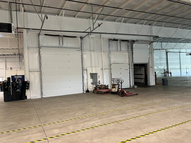 More Photos Of 15 Synergy Park Dr, Clifton Park Warehouse For Lease