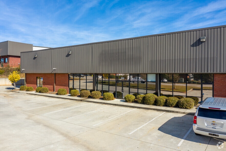 More Photos Of 358-372 McDonough Pky, McDonough Showroom For Lease